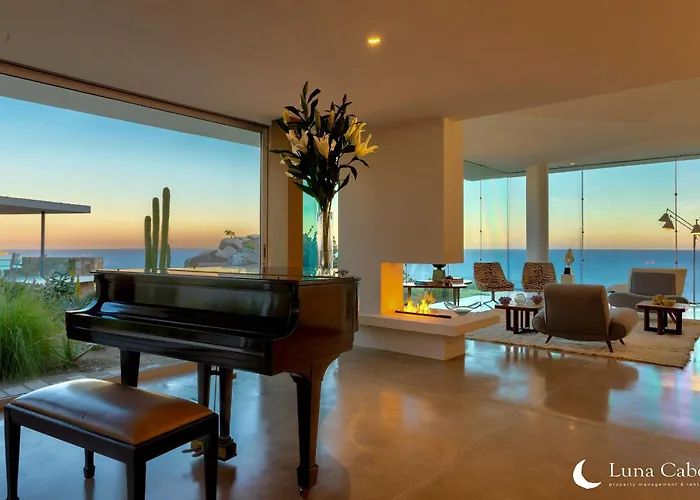 Villa Pedregal Waterfront - Heated Pool & Views