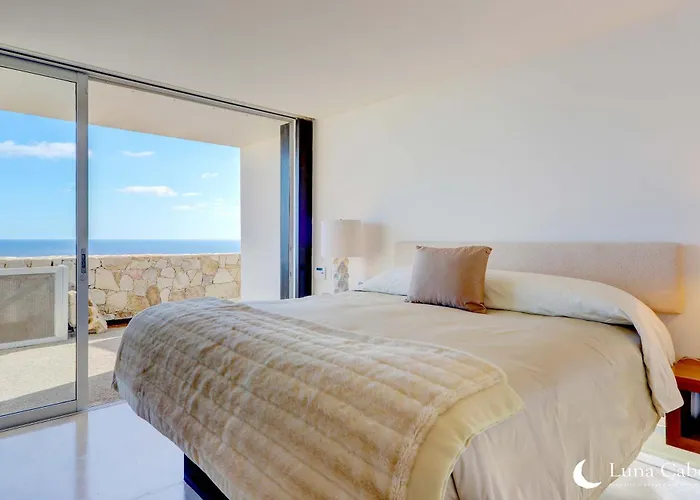 Villa Pedregal Waterfront - Heated Pool & Views *